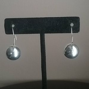 Erick's Sterling Silver 14 mm Bead Hook Earrings T